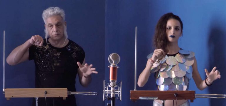 Vincenzo Vasi chi è – Valeria Sturba chi è: età, carriera, vita privata e theremin 