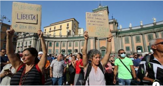 “No al green pass”, manifestazioni in tutta Italia. Da Roma a Milano, da Napoli a Torino