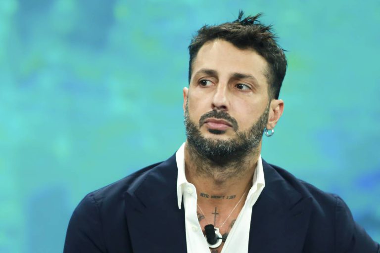 Fabrizio Corona, sarà stato l’incontro folgorante con Sara Barbieri ad aver dato una nuova svolta alla sua esistenza?