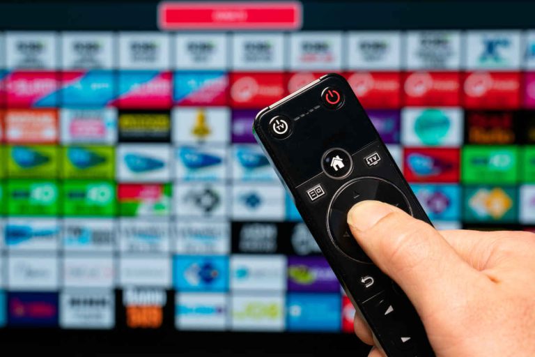 Programmi TV Stasera Lunedì 8 Maggio 2023: Cosa Vedere in TV fra Serie, Film, Show e Sport