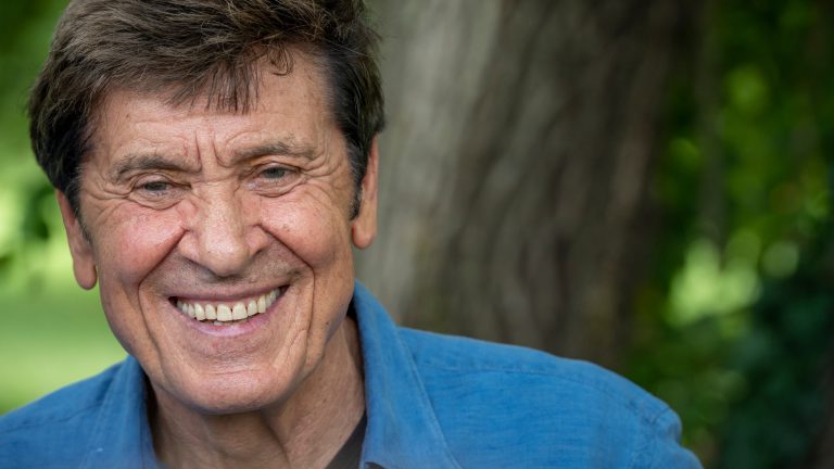 Gianni Morandi a Sanremo 2022: testo musica e significato – Apri tutte le porte