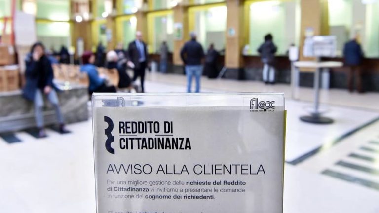 Cosa succederà al reddito di cittadinanza con il governo caduto e dopo le elezioni