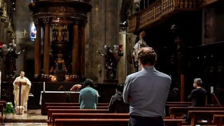 Si sente male durante la messa di Capodanno: uomo muore in chiesa