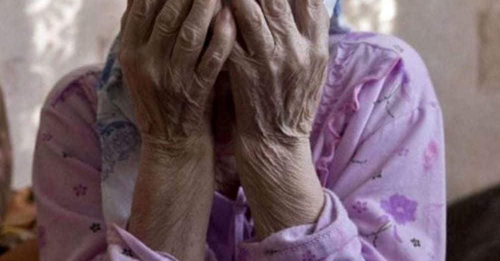 Sottomessa per 20 anni al marito, 80enne condannato: la donna obbligata a lavarlo e vestirlo