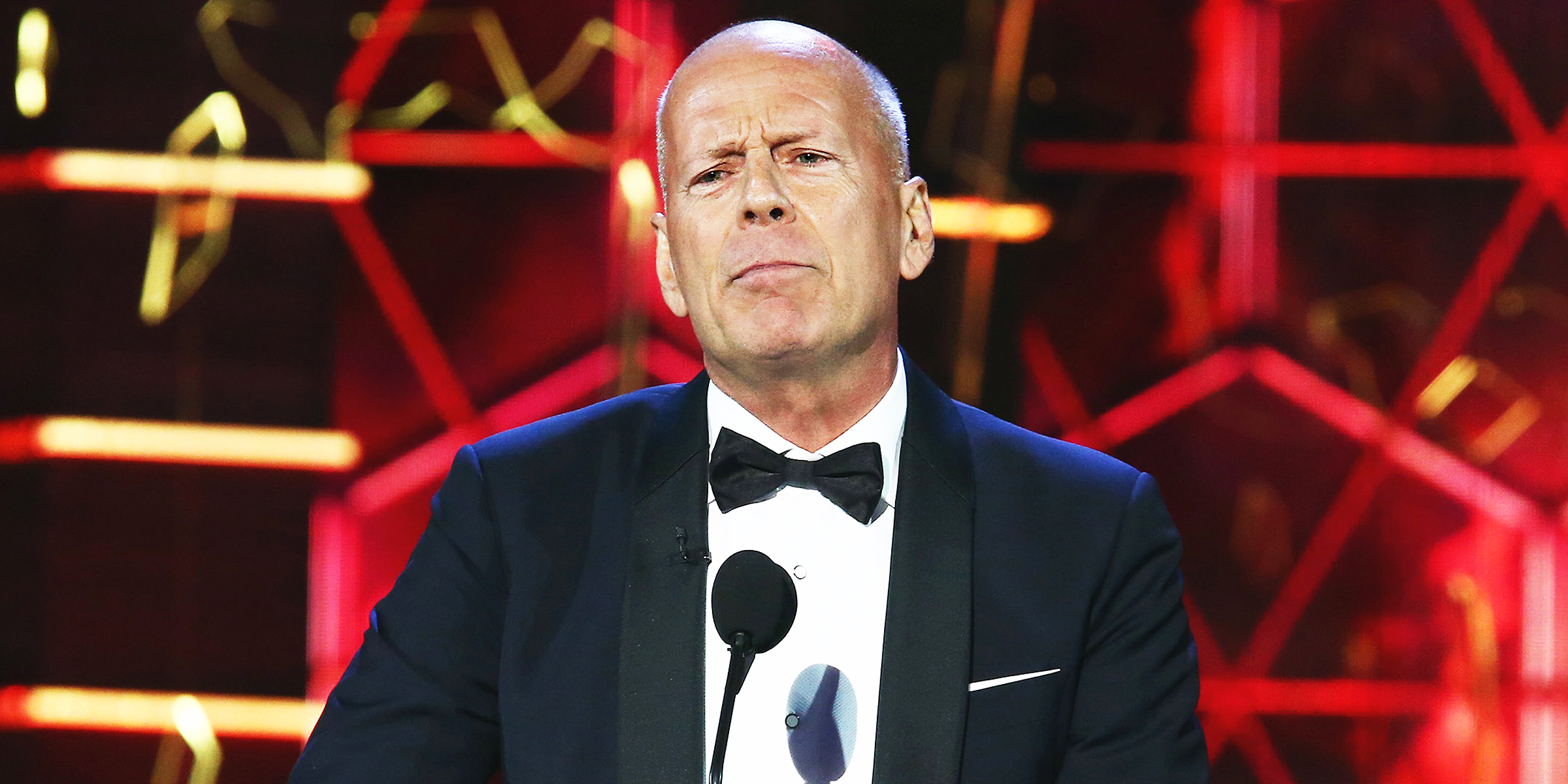 Bruce Willis, 69 anni, fa una rara apparizione pubblica per ringraziare i soccorritori durante gli incendi di Los Angeles – Video