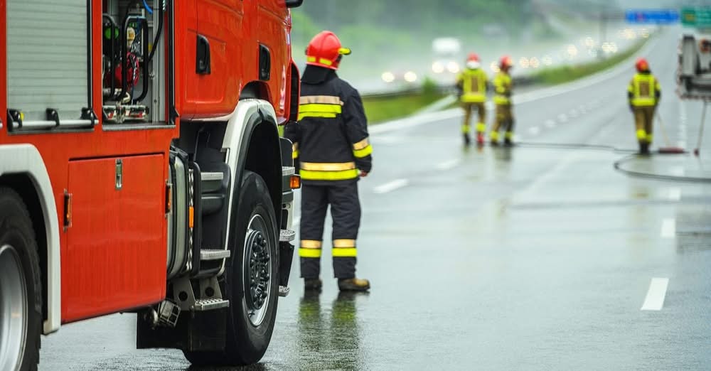 Incidente in autostrada A26: auto colpisce veicolo fermo, 2 vittime e 2 feriti a Novara, tratto interrotto