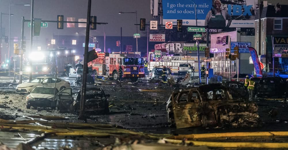 Gli ultimi messaggi della torre di controllo prima dello schianto aereo a Philadelphia: “Che cosa accade laggiù?”