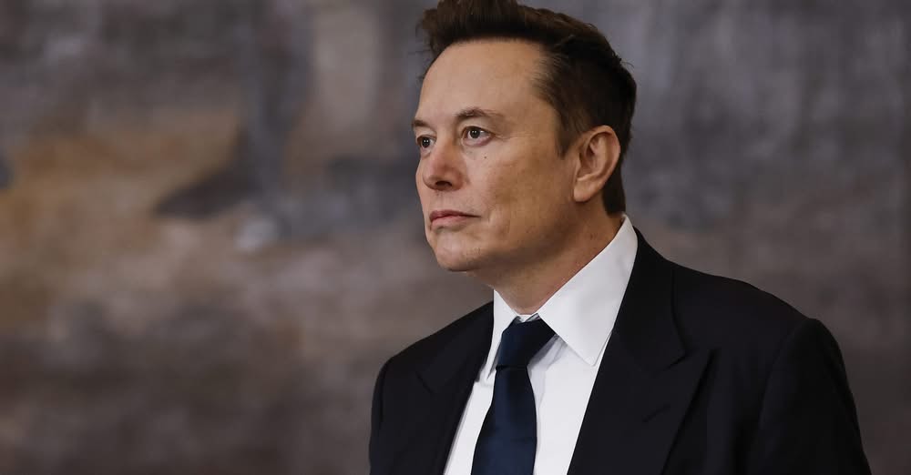 Ucraina, dopo Trump arriva l’attacco di Musk a Zelensky: “È un dittatore, ha tolto la vita a un giornalista americano”