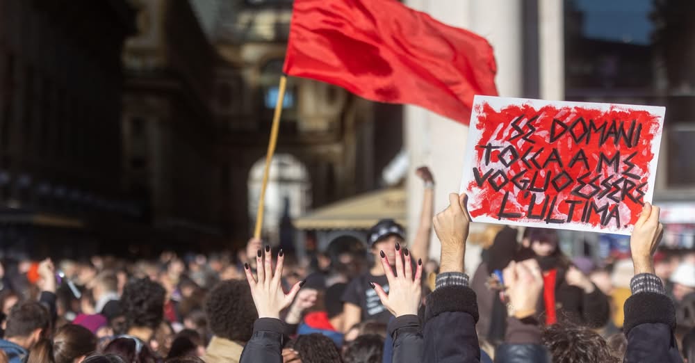 Ok al ddl sul femminicidio: ergastolo per chi commette omicidi di donne per odio o discriminazione